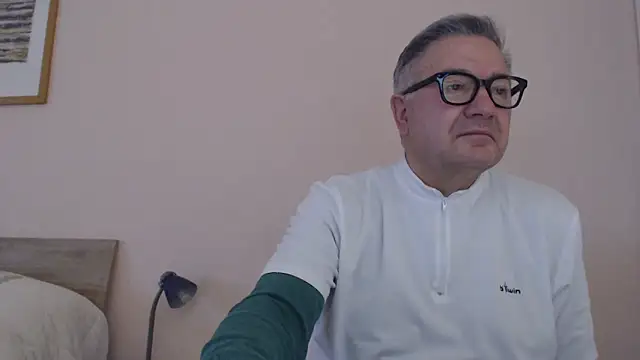 Snapshot of YOU6me chatting on 12/04/25, 08:45 YOU6me online show from 12/04/25, 08:45