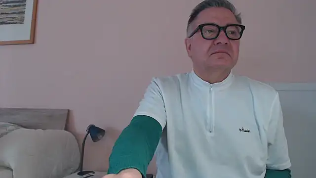 Snapshot of YOU6me chatting on 12/05/25, 08:12 YOU6me online show from 12/05/25, 08:12