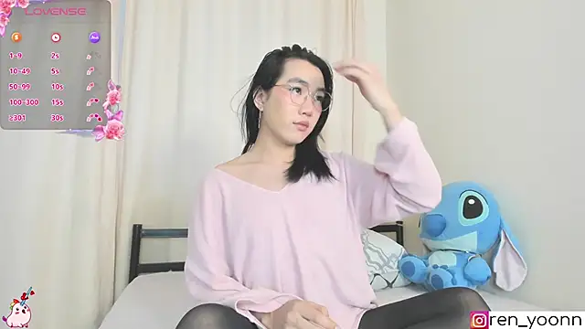 Snapshot of Ren_yoon chatting on 12/10/24, 07:37 Ren yoon online show from 12/10/24, 07:37