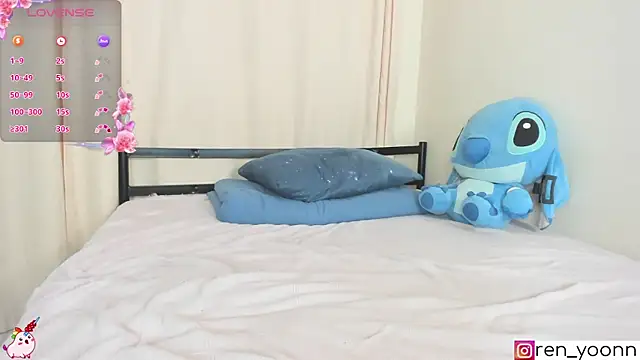 Snapshot of Ren_yoon chatting on 12/23/24, 02:50 Ren yoon online show from 12/23/24, 02:50