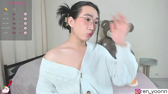 Snapshot of Ren_yoon chatting on 10/12/25, 02:43 Ren yoon online show from 10/12/25, 02:43