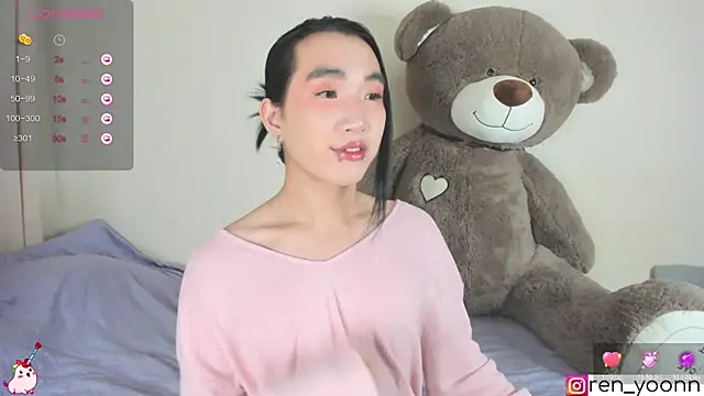 Snapshot of Ren_yoon chatting on 10/18/25, 04:37 Ren yoon online show from 10/18/25, 04:37
