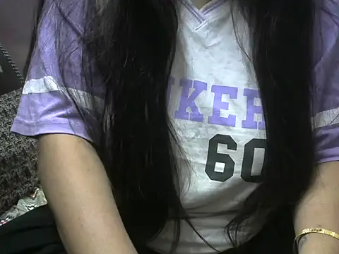 Bold-Radhika online show from 11/18/25, 02:32