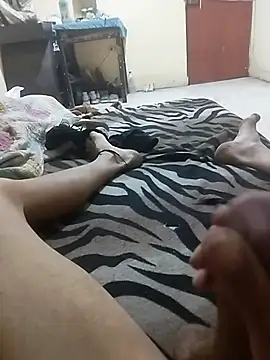 Snapshot of 001HENRYAlejandro chatting on 10/30/25, 04:36 001HENRYAlejandro online show from 10/30/25, 04:36