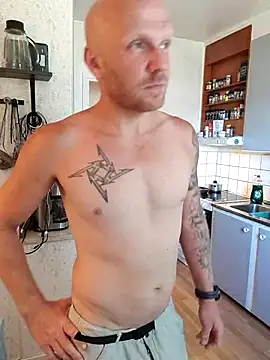 Snapshot of HardSwedee chatting on 06/21/26, 02:19 HardSwedee online show from 06/21/26, 02:19