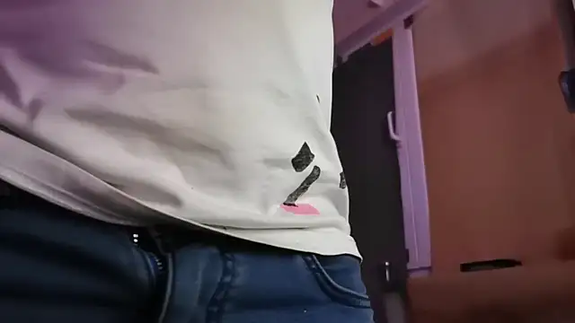 Snapshot of Lucas1andOnly4Girl chatting on 10/31/25, 01:39 Lucas1andOnly4Girl online show from 10/31/25, 01:39