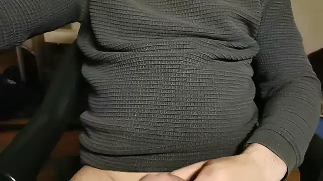 Snapshot of Lucas1andOnly4Girl chatting on 11/27/25, 12:24 Lucas1andOnly4Girl online show from 11/27/25, 12:24