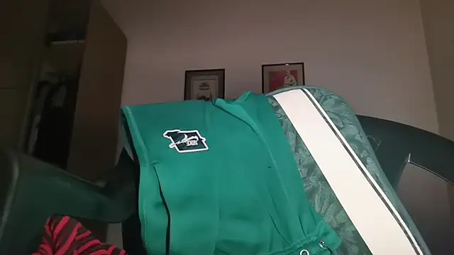 Snapshot of Lucas1andOnly4Girl chatting on 12/21/25, 01:46 Lucas1andOnly4Girl online show from 12/21/25, 01:46