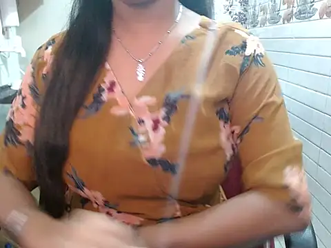 LovingPihu online show from 03/21/26, 08:41