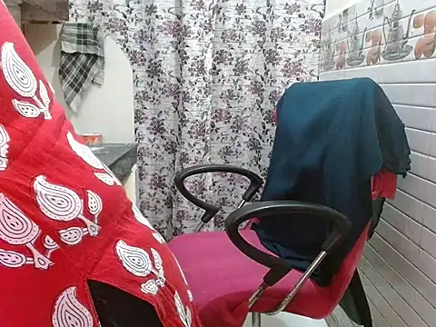 LovingPihu online show from 03/28/26, 06:02