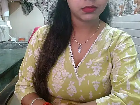 LovingPihu online show from 04/03/26, 05:49