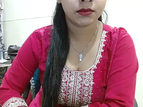 LovingPihu online show from 04/10/26, 05:23