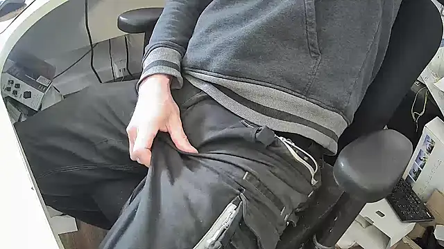 TomCumQuick online show from 05/11/26, 07:58