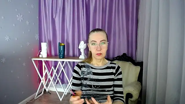 queen a n i online show from 01/30/25, 08:54