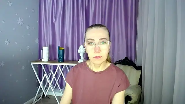 queen a n i online show from 02/08/25, 09:24