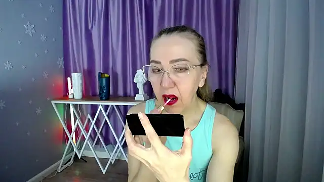 queen a n i online show from 02/21/25, 08:40