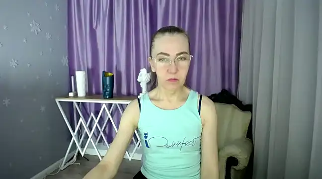 queen a n i online show from 02/28/25, 04:53