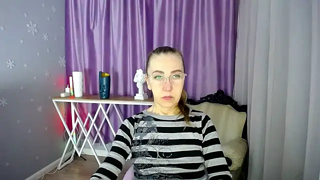 queen a n i online show from 03/07/25, 06:13