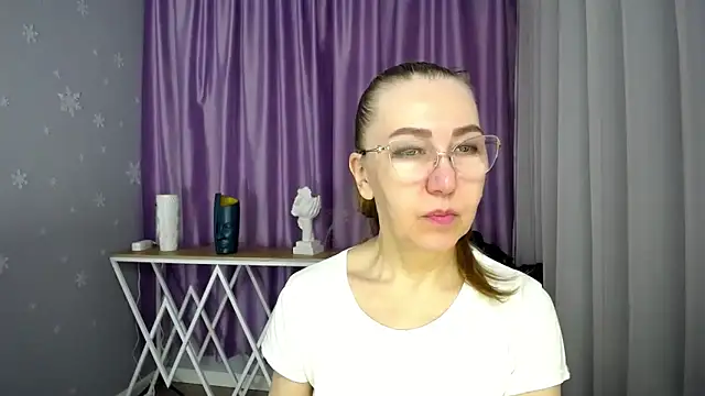 queen a n i online show from 03/23/25, 06:58