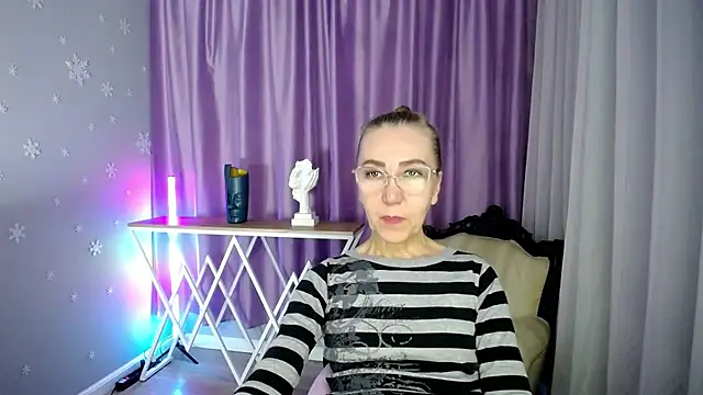 queen a n i online show from 09/10/25, 09:09