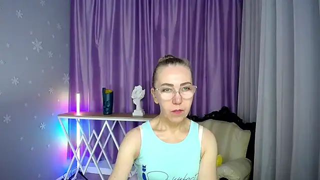 queen a n i online show from 09/13/25, 10:37