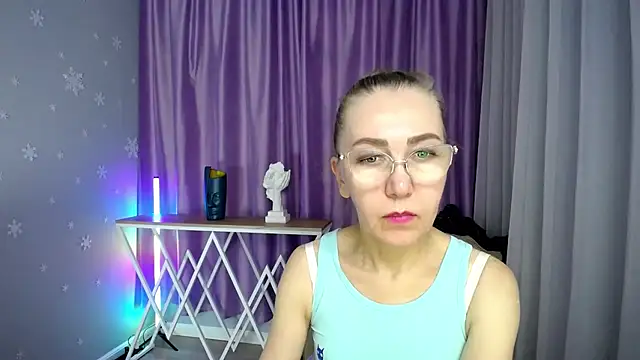 queen a n i online show from 09/15/25, 10:04