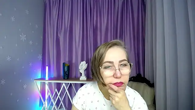 queen a n i online show from 11/14/25, 10:03