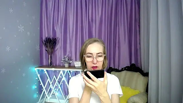 queen a n i online show from 03/28/26, 07:52