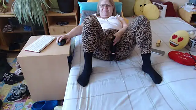 Snapshot of Margaret-milf chatting on 04/23/26, 03:25 Margaret-milf online show from 04/23/26, 03:25