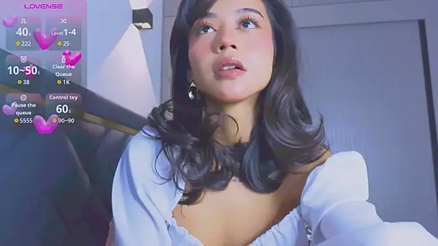 Mia Tin online show from 10/22/25, 04:07