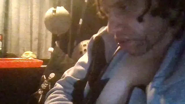 Snapshot of kingdennis6666 chatting on 10/30/25, 06:15 kingdennis6666 online show from 10/30/25, 06:15