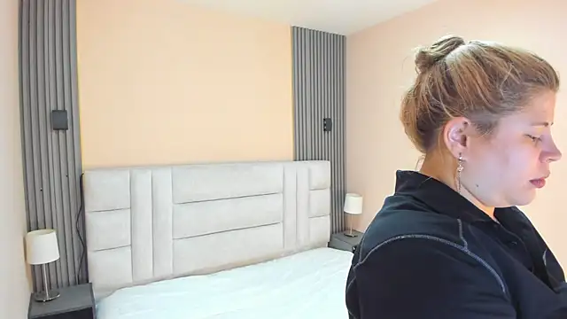 EYMI TOMSOM online show from 10/05/25, 10:35