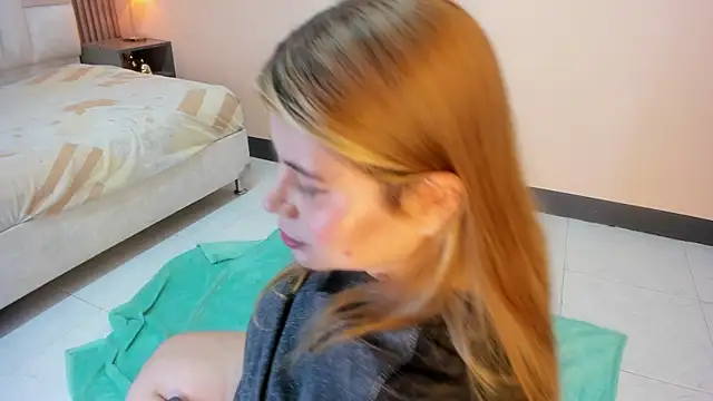 EYMI TOMSOM online show from 10/28/25, 11:03