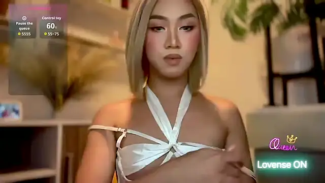Local Hoelyx online show from 04/25/26, 05:54