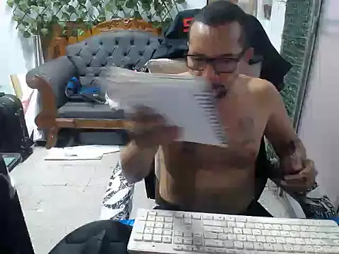 Snapshot of alexam_gal@xh chatting on 12/07/24, 05:31 alexam galxh online show from 12/07/24, 05:31