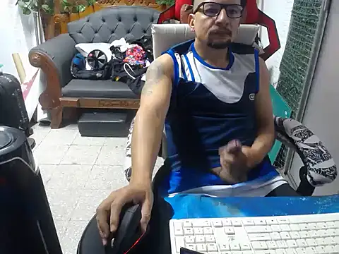 Snapshot of alexam_gal@xh chatting on 12/12/24, 02:33 alexam galxh online show from 12/12/24, 02:33