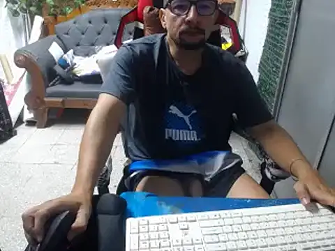 Snapshot of alexam_gal@xh chatting on 12/16/24, 11:28 alexam galxh online show from 12/16/24, 11:28