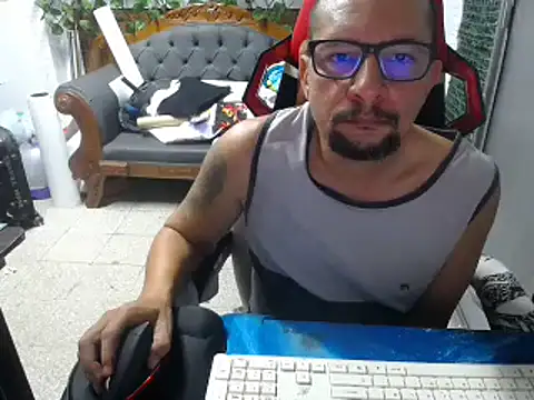 Snapshot of alexam_gal@xh chatting on 12/19/24, 10:21 alexam galxh online show from 12/19/24, 10:21