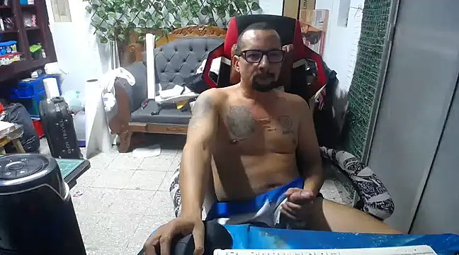 Snapshot of alexam_gal@xh chatting on 12/23/24, 06:44 alexam galxh online show from 12/23/24, 06:44