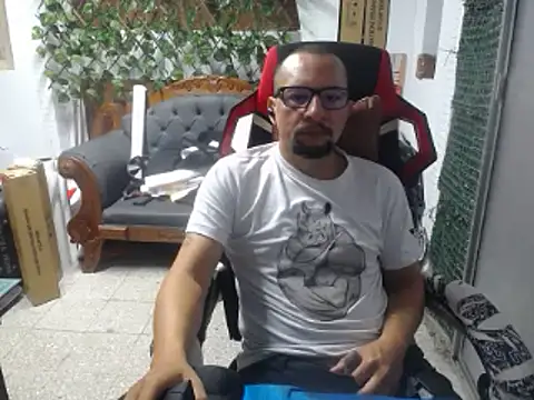 Snapshot of alexam_gal@xh chatting on 01/01/25, 03:03 alexam galxh online show from 01/01/25, 03:03