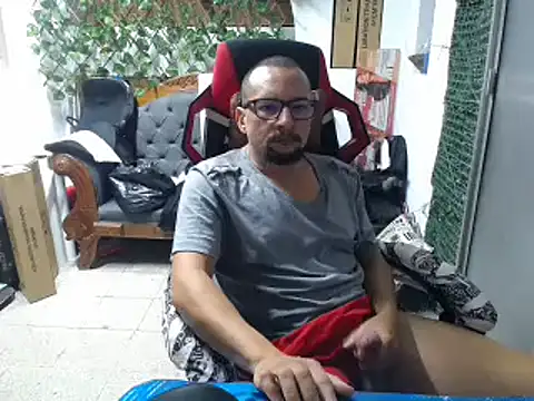 Snapshot of alexam_gal@xh chatting on 01/03/25, 09:47 alexam galxh online show from 01/03/25, 09:47