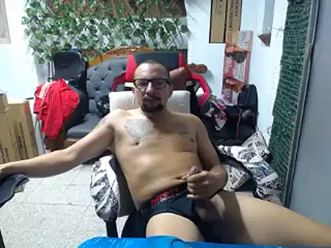 Snapshot of alexam_gal@xh chatting on 01/05/25, 03:13 alexam galxh online show from 01/05/25, 03:13