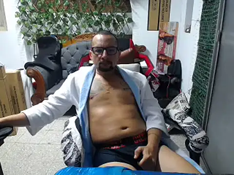 Snapshot of alexam_gal@xh chatting on 01/06/25, 12:02 alexam galxh online show from 01/06/25, 12:02