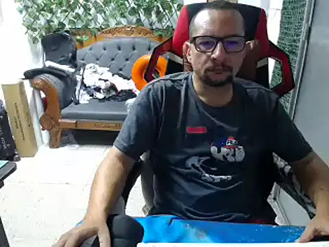 Snapshot of alexam_gal@xh chatting on 01/07/25, 11:14 alexam galxh online show from 01/07/25, 11:14