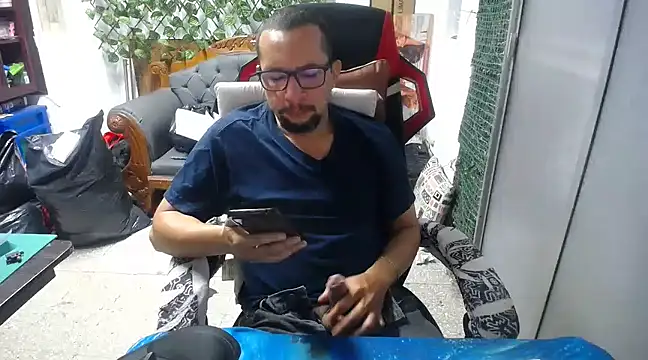 Snapshot of alexam_gal@xh chatting on 02/10/25, 02:05 alexam galxh online show from 02/10/25, 02:05