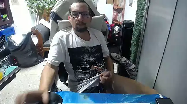 Snapshot of alexam_gal@xh chatting on 02/24/25, 11:30 alexam galxh online show from 02/24/25, 11:30