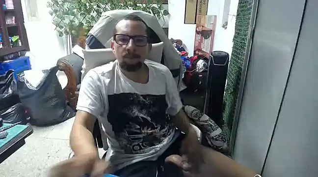 Snapshot of alexam_gal@xh chatting on 02/25/25, 02:47 alexam galxh online show from 02/25/25, 02:47