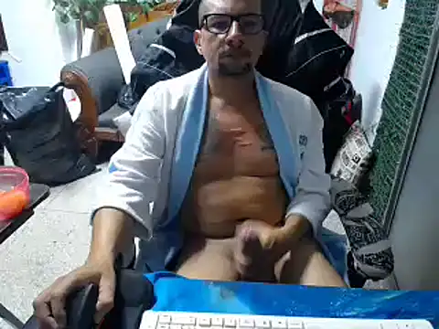 Snapshot of alexam_gal@xh chatting on 03/04/25, 11:32 alexam galxh online show from 03/04/25, 11:32