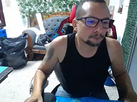 Snapshot of alexam_gal@xh chatting on 03/10/25, 11:06 alexam galxh online show from 03/10/25, 11:06