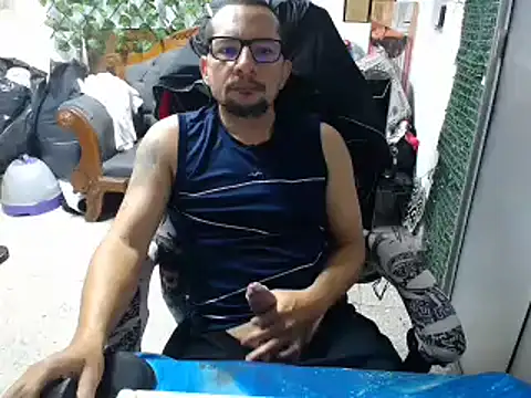 Snapshot of alexam_gal@xh chatting on 03/20/25, 12:43 alexam galxh online show from 03/20/25, 12:43